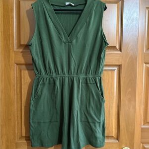 Zenana Outfitters Olive Green Knit Top. PTP 22. Lots of stretch, never worn!